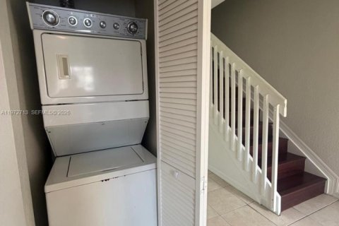 Touwnhouse à louer à North Miami Beach, Floride: 3 chambres, 109.81 m2 № 2036521 - photo 15