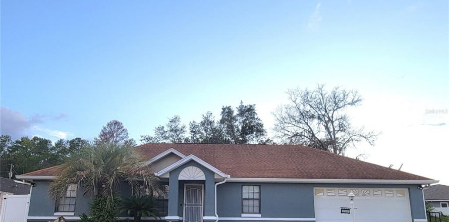 House in Ocala, Florida 3 bedrooms, 156.17 sq.m. № 1827233