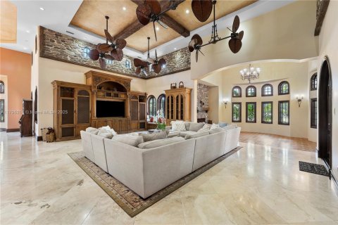 House in Homestead, Florida 6 bedrooms, 1106.19 sq.m. № 2036754 - photo 22