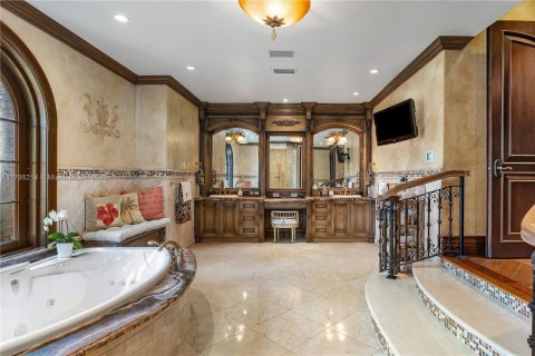 House in Homestead, Florida 6 bedrooms, 1106.19 sq.m. № 2036754 - photo 30