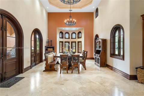 House in Homestead, Florida 6 bedrooms, 1106.19 sq.m. № 2036754 - photo 13