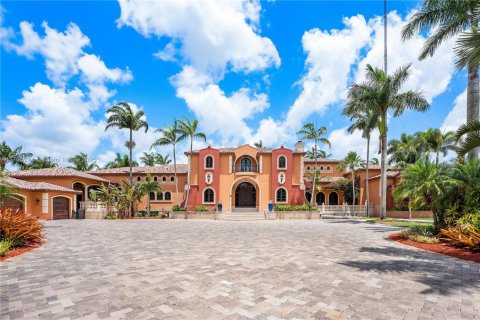 House in Homestead, Florida 6 bedrooms, 1106.19 sq.m. № 2036754 - photo 3