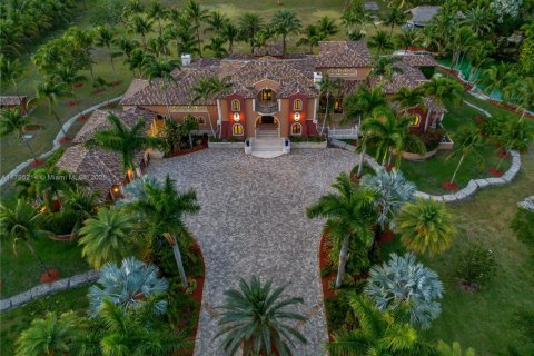 Дом в Хомстед, Флорида 6 спален, 1106.19м2 № 2036754