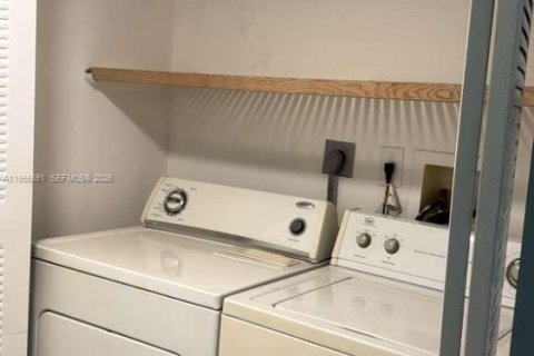 House in Boynton Beach, Florida 2 bedrooms, 93.65 sq.m. № 2009851 - photo 12