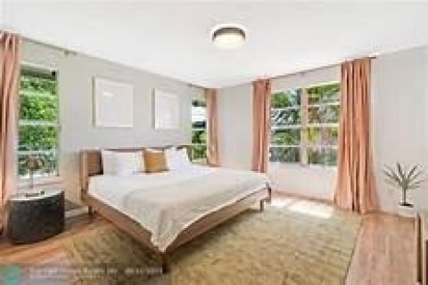 Adosado en alquiler en Fort Lauderdale, Florida, 5 dormitorios, 252.69 m2 № 890286 - foto 1