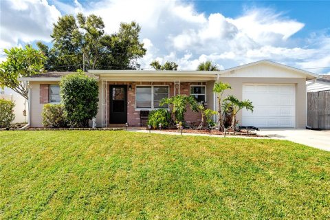 Villa ou maison à vendre à Seminole, Floride: 3 chambres, 91.42 m2 № 1907538 - photo 1
