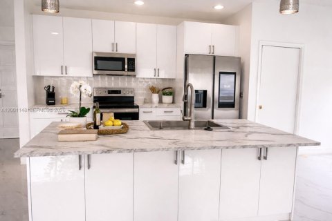 Снять в аренду виллу или дом в Бока-Ратон, Флорида 3 спальни, 153.94м2, № 2065371 - фото 3