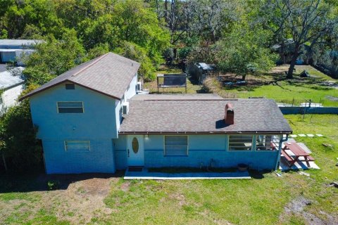 House in New Port Richey, Florida 3 bedrooms, 140.28 sq.m. № 1724266 - photo 1