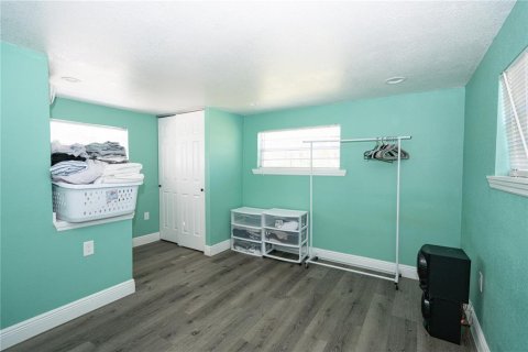 House in New Port Richey, Florida 3 bedrooms, 140.28 sq.m. № 1724266 - photo 23