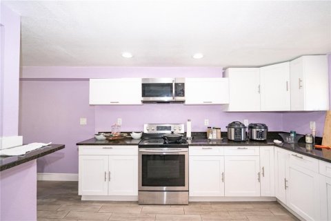 House in New Port Richey, Florida 3 bedrooms, 140.28 sq.m. № 1724266 - photo 12