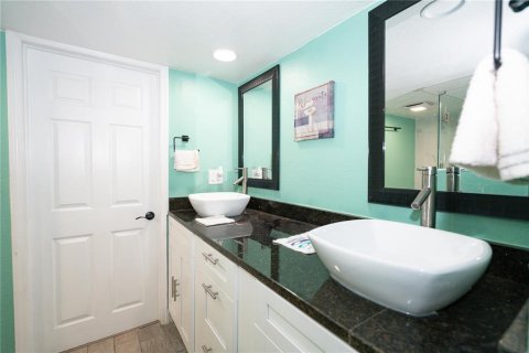 House in New Port Richey, Florida 3 bedrooms, 140.28 sq.m. № 1724266 - photo 16