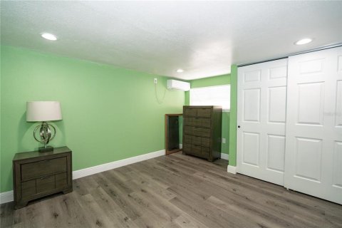 House in New Port Richey, Florida 3 bedrooms, 140.28 sq.m. № 1724266 - photo 14