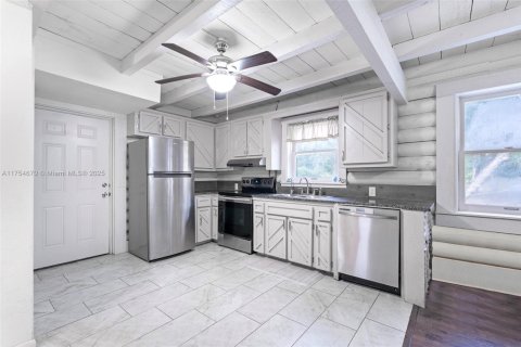House in Gainesville, Florida 2 bedrooms, 152.73 sq.m. № 1707846 - photo 11
