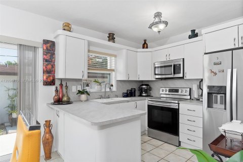 Купить виллу или дом в Майами, Флорида 4 спальни, 100.33м2, № 2086191 - фото 9