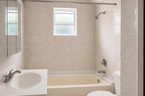 Купить виллу или дом в Майами, Флорида 4 спальни, 100.33м2, № 2086191 - фото 19