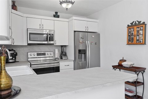 Купить виллу или дом в Майами, Флорида 4 спальни, 100.33м2, № 2086191 - фото 11