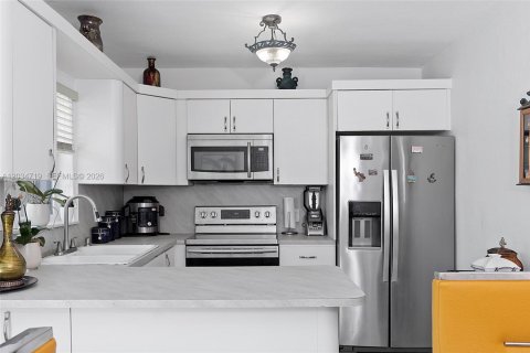 Купить виллу или дом в Майами, Флорида 4 спальни, 100.33м2, № 2086191 - фото 10