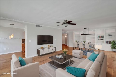 Condo in Fort Lauderdale, Florida, 2 bedrooms  № 2027389 - photo 6