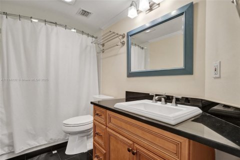 Condo in Fort Lauderdale, Florida, 2 bedrooms  № 2027389 - photo 18