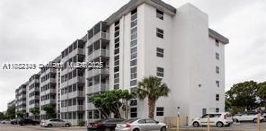 Condo in North Miami Beach, Florida, 1 bedroom  № 1858480