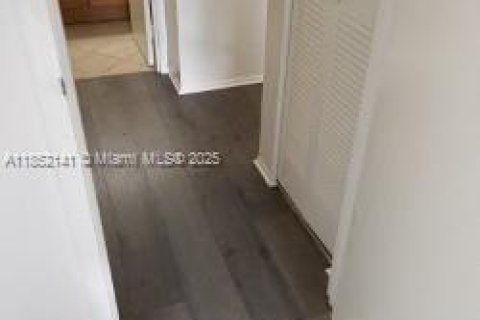 Condo in North Miami Beach, Florida, 1 bedroom  № 1858480 - photo 6