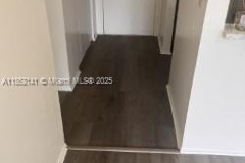 Condo in North Miami Beach, Florida, 1 bedroom  № 1858480 - photo 4