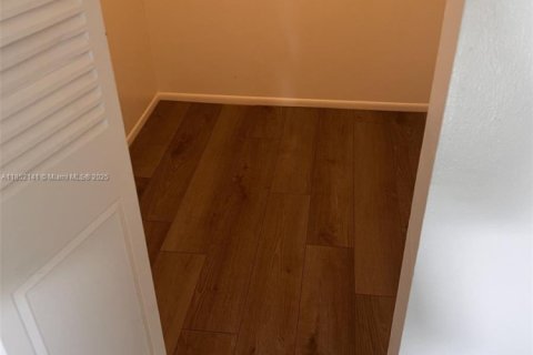 Condo in North Miami Beach, Florida, 1 bedroom  № 1858480 - photo 7