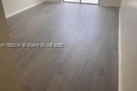 Condo in North Miami Beach, Florida, 1 bedroom  № 1858480 - photo 2