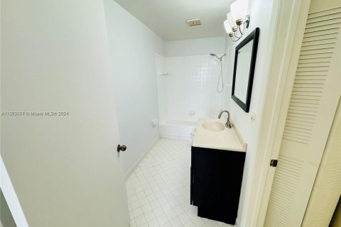 Copropriété à vendre à Oakland Park, Floride: 1 chambre, 74.51 m2 № 2018892 - photo 5