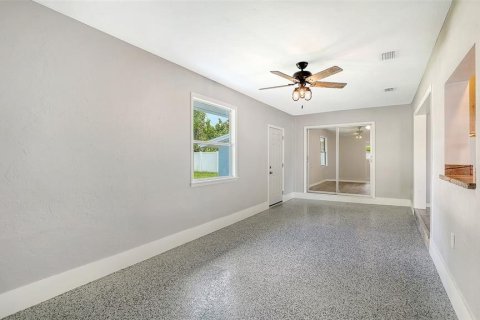 House in North Port, Florida 2 bedrooms, 117.06 sq.m. № 2204995 - photo 18