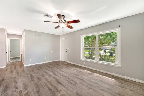 House in North Port, Florida 2 bedrooms, 117.06 sq.m. № 2204995 - photo 9