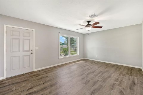 House in North Port, Florida 2 bedrooms, 117.06 sq.m. № 2204995 - photo 10