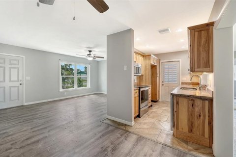 House in North Port, Florida 2 bedrooms, 117.06 sq.m. № 2204995 - photo 15