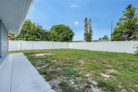 House in North Port, Florida 2 bedrooms, 117.06 sq.m. № 2204995 - photo 30
