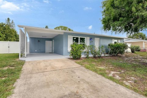 House in North Port, Florida 2 bedrooms, 117.06 sq.m. № 2204995 - photo 5