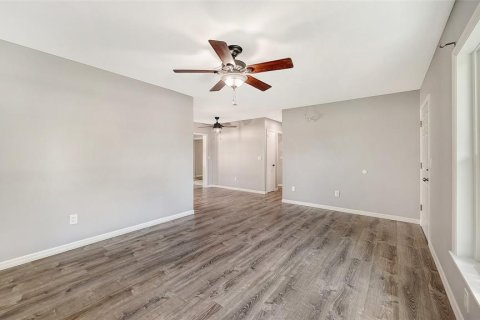 House in North Port, Florida 2 bedrooms, 117.06 sq.m. № 2204995 - photo 8