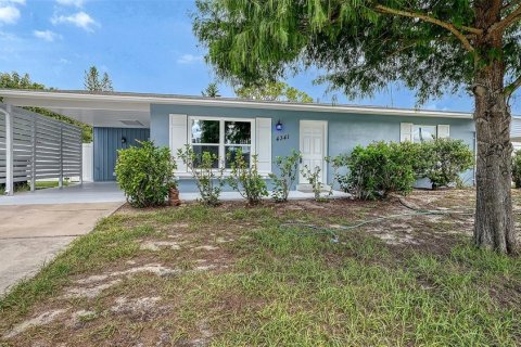 House in North Port, Florida 2 bedrooms, 117.06 sq.m. № 2204995 - photo 4