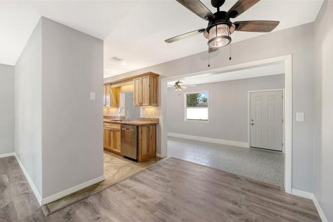 House in North Port, Florida 2 bedrooms, 117.06 sq.m. № 2204995 - photo 11