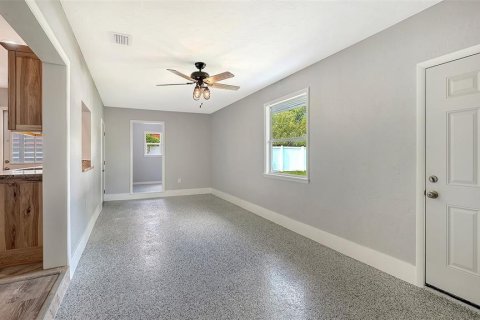 House in North Port, Florida 2 bedrooms, 117.06 sq.m. № 2204995 - photo 21