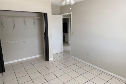 Apartamento en alquiler en Hialeah, Florida, 2 dormitorios, 78.69 m2 № 2074542 - foto 8