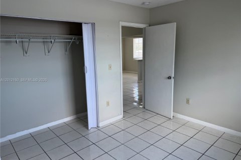 Apartamento en alquiler en Hialeah, Florida, 2 dormitorios, 78.69 m2 № 2074542 - foto 10