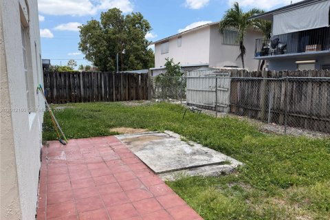 Apartamento en alquiler en Hialeah, Florida, 2 dormitorios, 78.69 m2 № 2074542 - foto 13