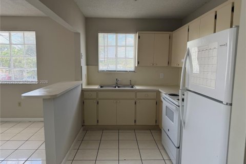 Apartamento en alquiler en Hialeah, Florida, 2 dormitorios, 78.69 m2 № 2074542 - foto 5