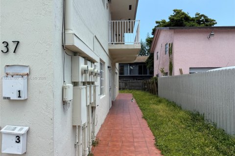 Apartamento en alquiler en Hialeah, Florida, 2 dormitorios, 78.69 m2 № 2074542 - foto 15