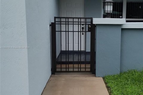 Купить виллу или дом в Майами, Флорида 3 спальни, 114.36м2, № 1946138 - фото 3