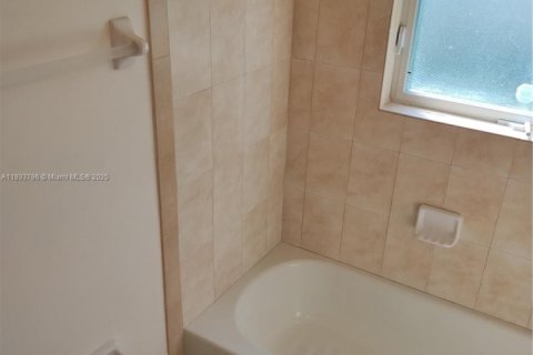 Купить виллу или дом в Майами, Флорида 3 спальни, 114.36м2, № 1946138 - фото 22