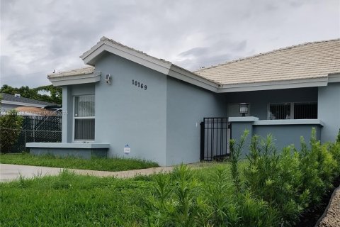 Купить виллу или дом в Майами, Флорида 3 спальни, 114.36м2, № 1946138 - фото 1