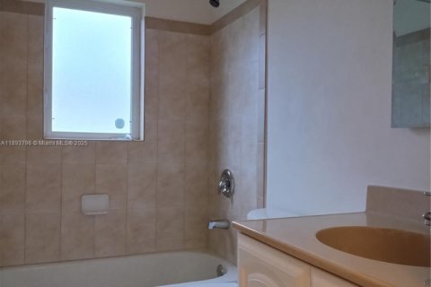 Купить виллу или дом в Майами, Флорида 3 спальни, 114.36м2, № 1946138 - фото 11