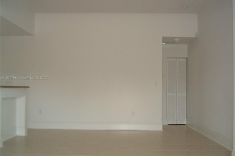 Купить виллу или дом в Майами, Флорида 3 спальни, 114.36м2, № 1946138 - фото 7