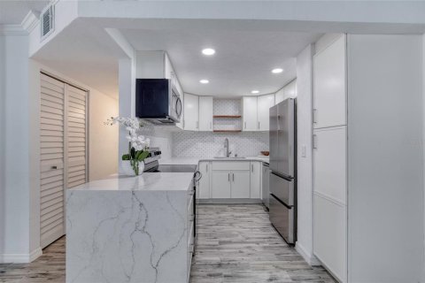 Condo in Ormond Beach, Florida, 2 bedrooms  № 1807316 - photo 9